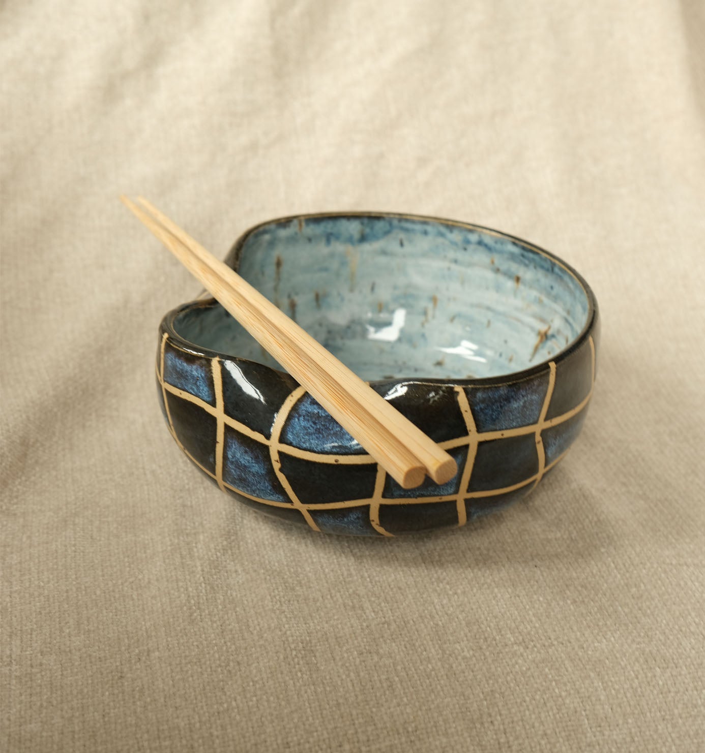 Wavy Grid Ramen Bowl - Shades of Blue