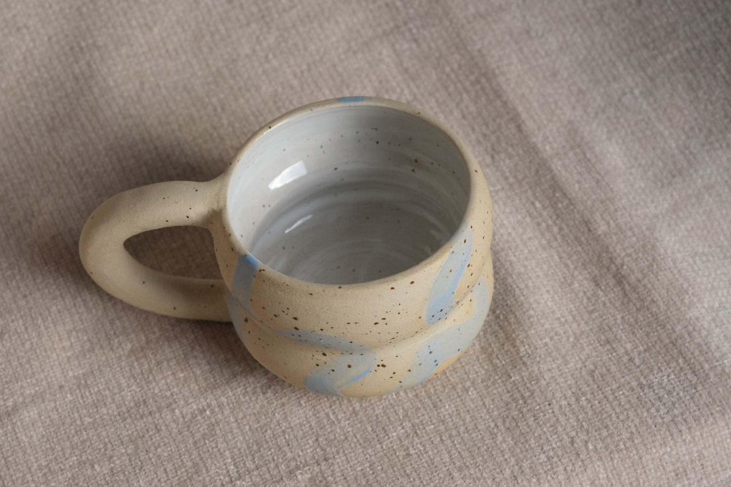 Small Swirly Bubble Mug – Light Blue & Natural