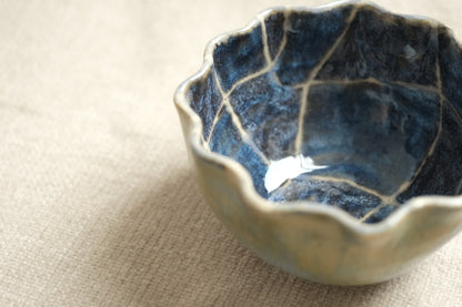 Snack Bowl – Petal Edge & Wavy Indigo Grid